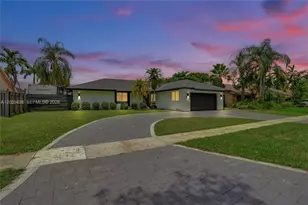 620 SW 100th Ave, Pembroke Pines, FL 33025 - Photo 5