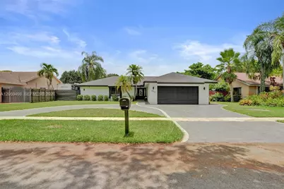 620 SW 100th Ave, Pembroke Pines, FL 33025 - Photo 1