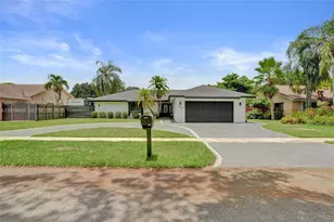 620 SW 100th Ave, Pembroke Pines, FL 33025 - Photo 1
