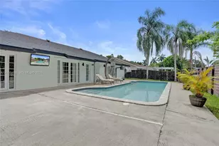 620 SW 100th Ave, Pembroke Pines, FL 33025 - Photo 57