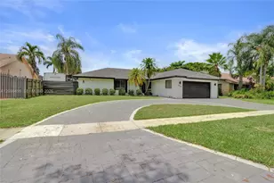620 SW 100th Ave, Pembroke Pines, FL 33025 - Photo 3