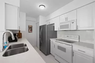 1155 Brickell Bay Dr, Miami, FL 33131 - Photo 21
