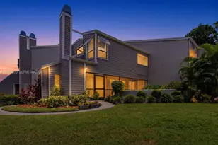 8707 Bardmoor Pl, Seminole, FL 33777 - Photo 1