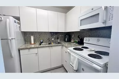2899 Collins Ave #450, Miami Beach, FL 33140 - Photo 7