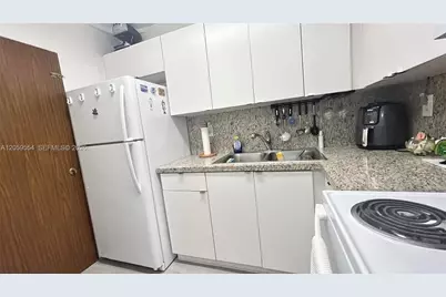 2899 Collins Ave #450, Miami Beach, FL 33140 - Photo 5