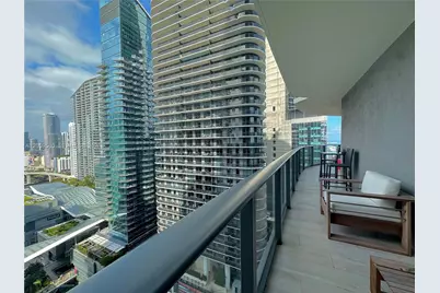 45 SW 9th St #2501, Miami, FL 33130 - Photo 3