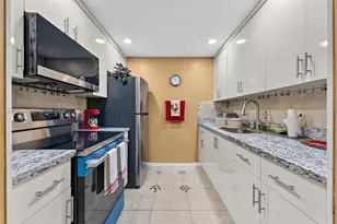 13350 SW 1st St, Pembroke Pines, FL 33027 - Photo 7