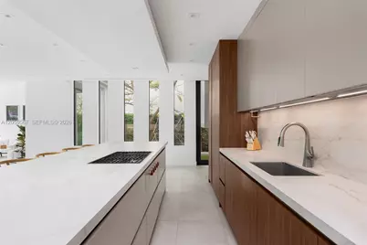 5630 Pine Tree Dr, Miami Beach, FL 33140 - Photo 27
