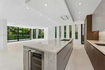 5630 Pine Tree Dr, Miami Beach, FL 33140 - Photo 15