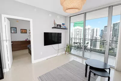 90 SW 3rd St #3212, Miami, FL 33130 - Photo 3
