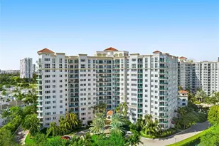 19900 E Country Club Dr, Aventura, FL 33180 - Photo 1