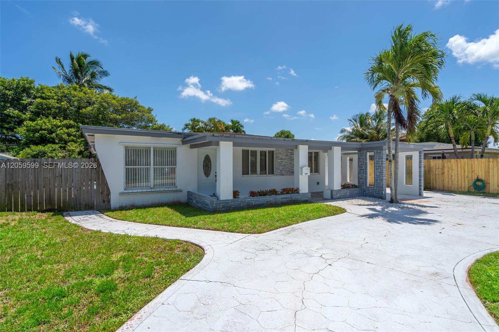 3120 SW 17th St main architectural view