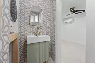 129 SW 9th Ave, Miami, FL 33130 - Photo 9