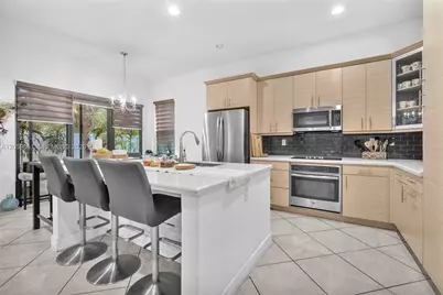 3575 W 97th St, Hialeah, FL 33018 - Photo 7