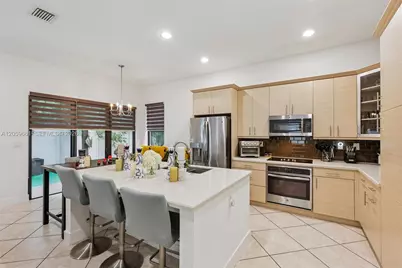 3575 W 97th St, Hialeah, FL 33018 - Photo 17