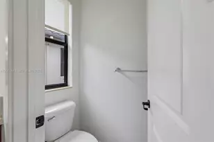 3575 W 97th St, Hialeah, FL 33018 - Photo 37