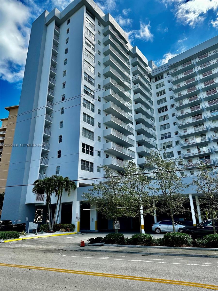 137 Golden Isles Dr #512 - 137 Golden Isles Dr #512, Hallandale Beach, FL 33009 Luxury Property | Jose Angel Pina