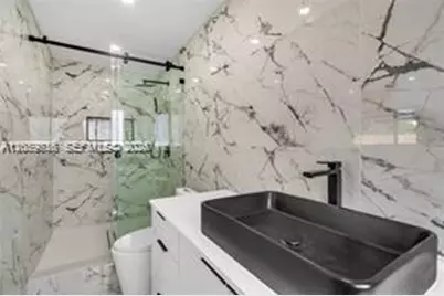2185 Imperial Point Dr, Fort Lauderdale, FL 33308 - Photo 5
