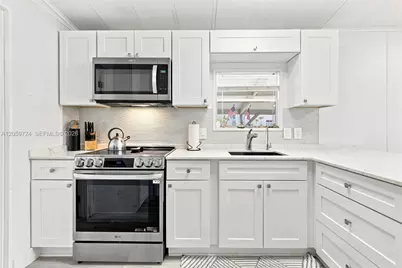 5220 SW 29th Ter, Fort Lauderdale, FL 33312 - Photo 5