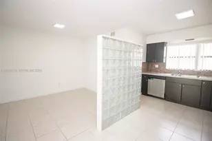 10085 NW 6th Terrace, Miami, FL 33172 - Photo 5