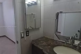 9437 Fontainebleau Blvd, Miami, FL 33172 - Photo 9
