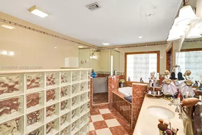 2711 SW 117th Ct, Miami, FL 33175 - Photo 9