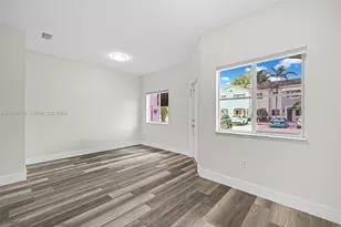 1681 SE 30th St, Homestead, FL 33035 - Photo 9