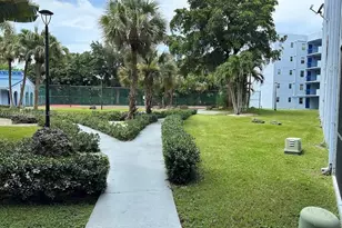 9460 Fontainebleau Blvd, Miami, FL 33172 - Photo 9