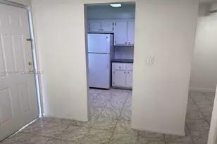 9460 Fontainebleau Blvd, Miami, FL 33172 - Photo 3