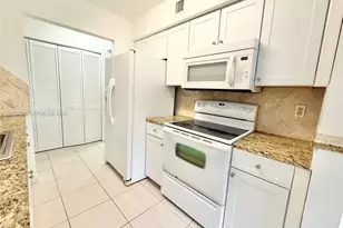 9755 Westview Dr, Coral Springs, FL 33076 - Photo 5