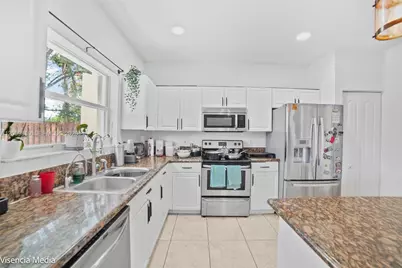 3160 NE 1st Dr, Homestead, FL 33033 - Photo 9
