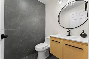 8424 NW 141st Ln, Miami Lakes, FL 33016 - Photo 17