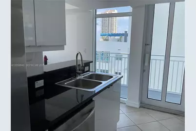 7600 Collins Ave #1008, Miami Beach, FL 33141 - Photo 5