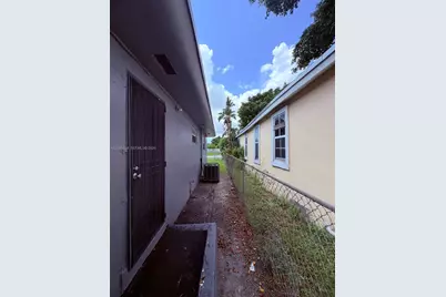 1732 NW 75th St #1732, Miami, FL 33147 - Photo 15