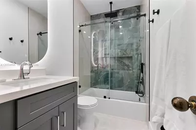 4389 Laurel Ridge Cir, Weston, FL 33331 - Photo 19