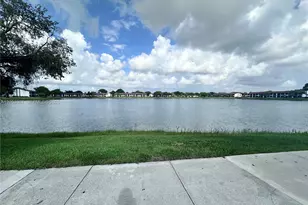 212 Lake Pointe Dr, Oakland Park, FL 33309 - Photo 11