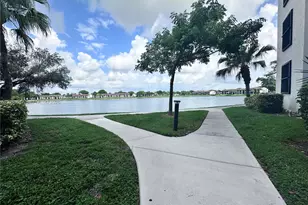 212 Lake Pointe Dr, Oakland Park, FL 33309 - Photo 9