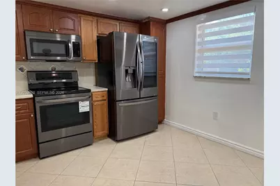 1100 W 35th St #8, Hialeah, FL 33012 - Photo 13