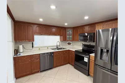 1100 W 35th St #8, Hialeah, FL 33012 - Photo 11