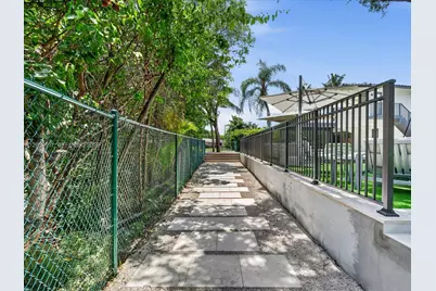 20001 NE 25th Ave, Miami, FL 33180 - Photo 81
