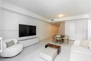 77 SE 5th St, Miami, FL 33131 - Photo 3