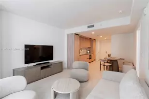 77 SE 5th St, Miami, FL 33131 - Photo 3