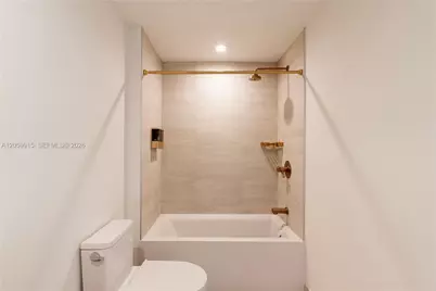 77 SE 5th St #1910, Miami, FL 33131 - Photo 9