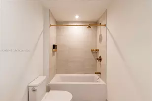 77 SE 5th St, Miami, FL 33131 - Photo 9