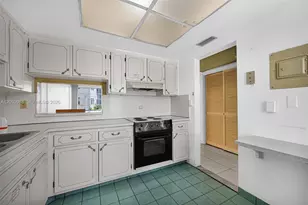 18555 NE 14th Ave, Miami, FL 33179 - Photo 17