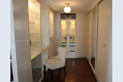 31 SE 6th St #1801, Miami, FL 33131 - Photo 11
