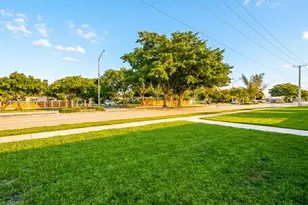 8990 SW 24th St, Miami, FL 33165 - Photo 15