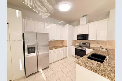 420 SE 23rd Ln #420, Homestead, FL 33033 - Photo 5