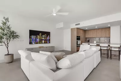 92 SW 3rd St #5204, Miami, FL 33130 - Photo 5