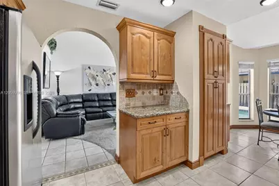 11584 Waterford Ct, Cooper City, FL 33026 - Photo 9
